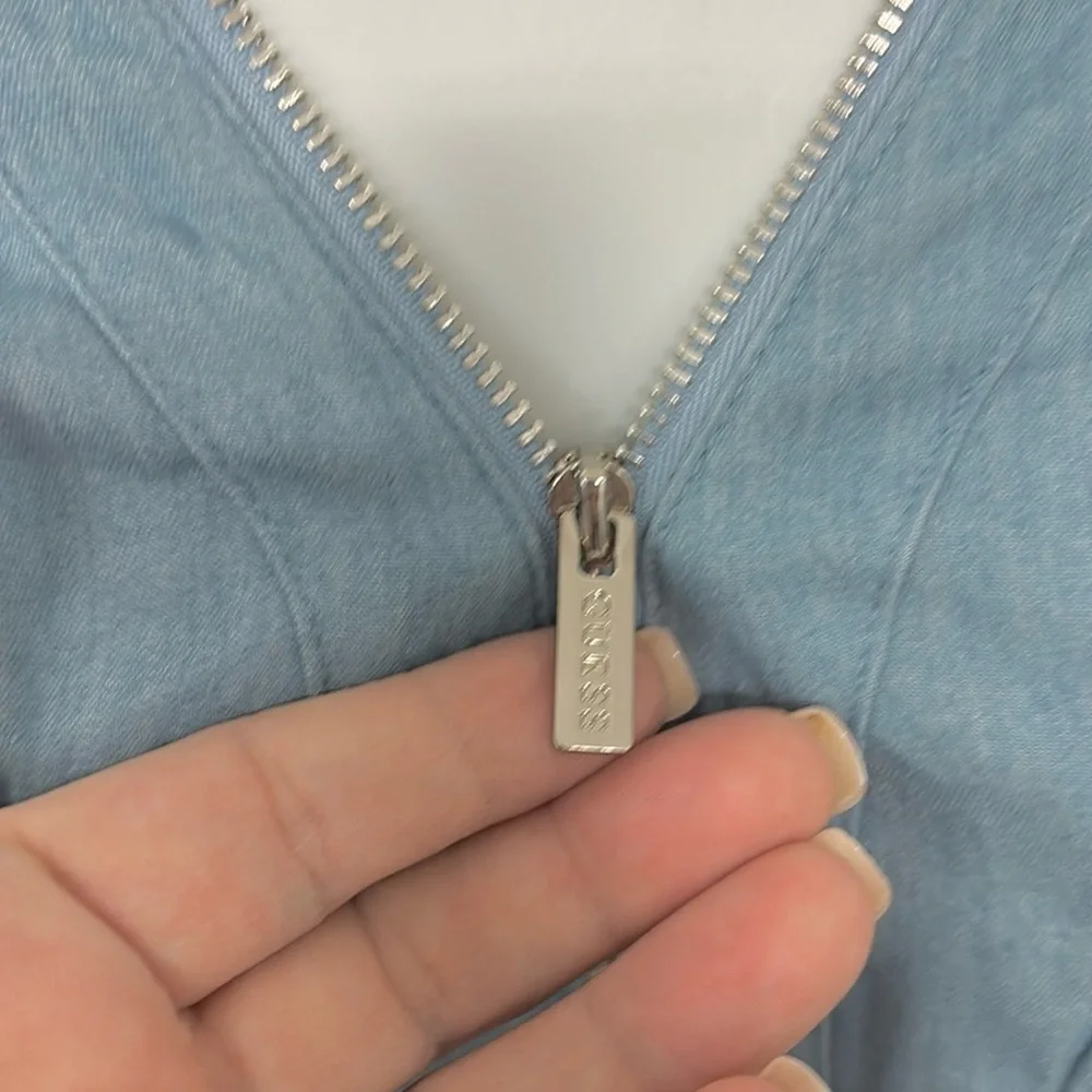 NWOT Guess Light Blue zipper short sleeve top size XS - Picture 5 of 9